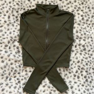 This is an all green crop top from SHEIN size xs